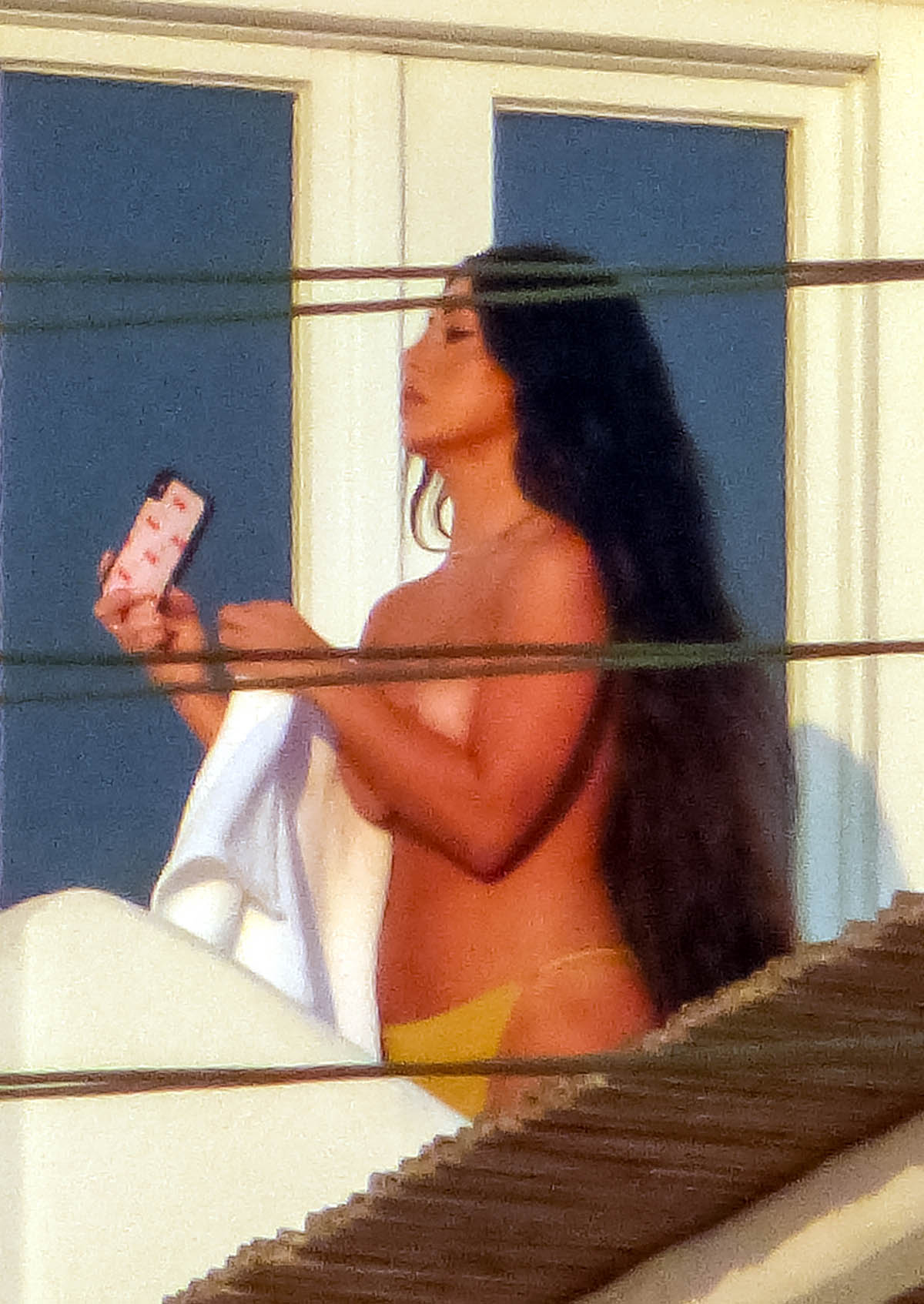 Topless paparazzi φωτογραφίες της σταρ Martha Kalifatidis