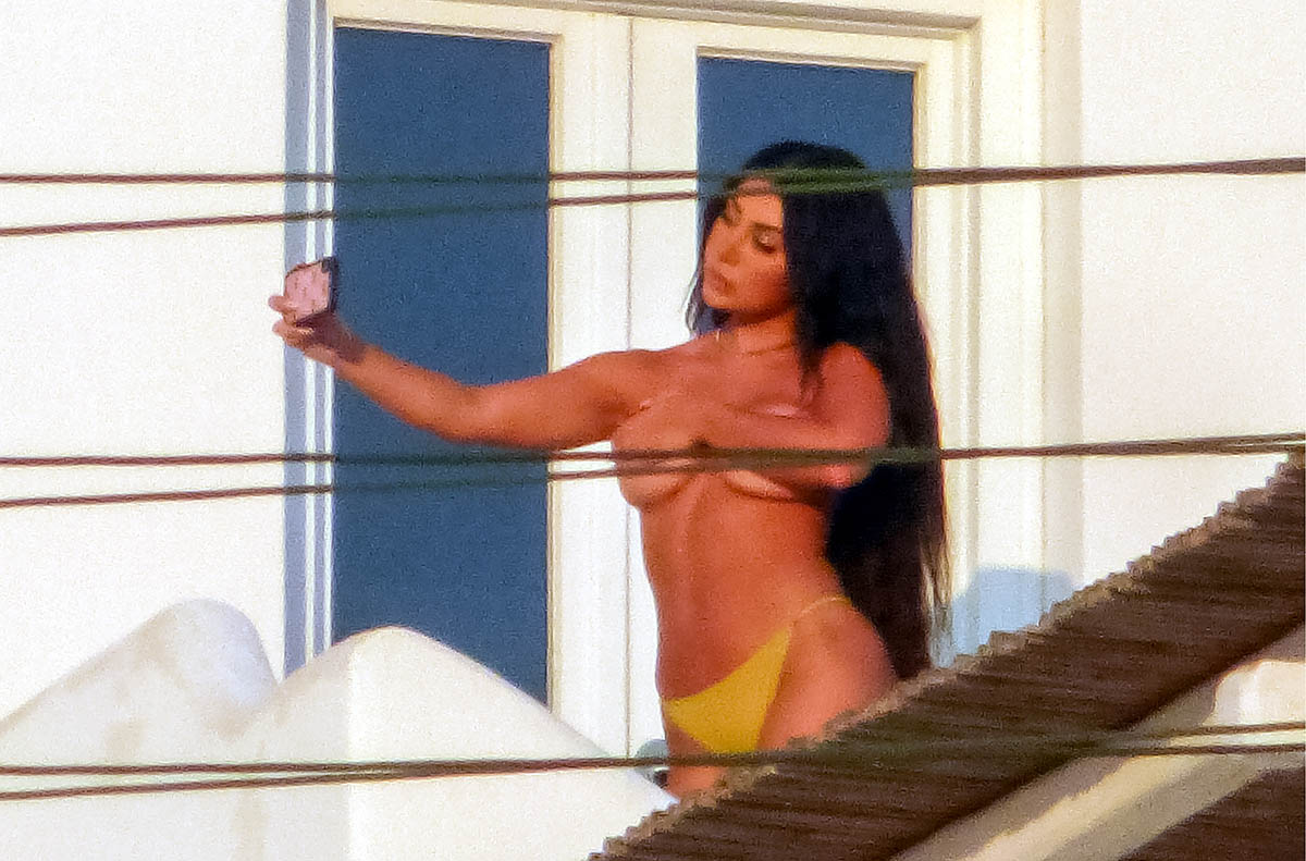 Topless paparazzi φωτογραφίες της σταρ Martha Kalifatidis