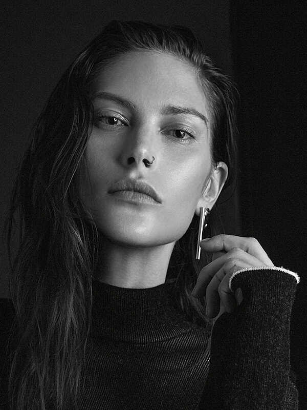 Topless φωτογραφίες του μοντέλου Catherine McNeil