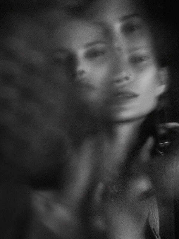 Topless φωτογραφίες του μοντέλου Catherine McNeil
