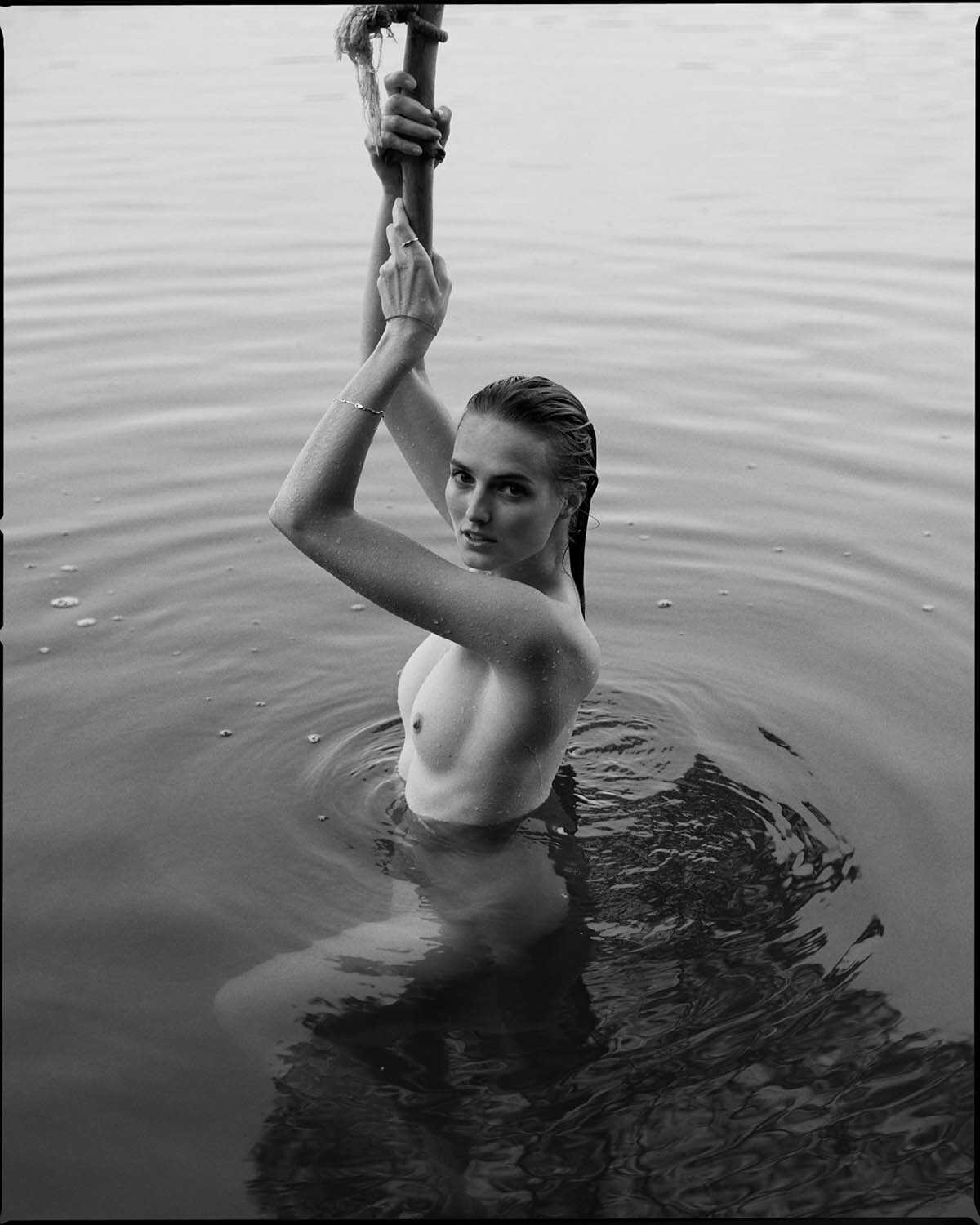 Topless καλλιτεχνική φωτογράφηση της Agne Konciute