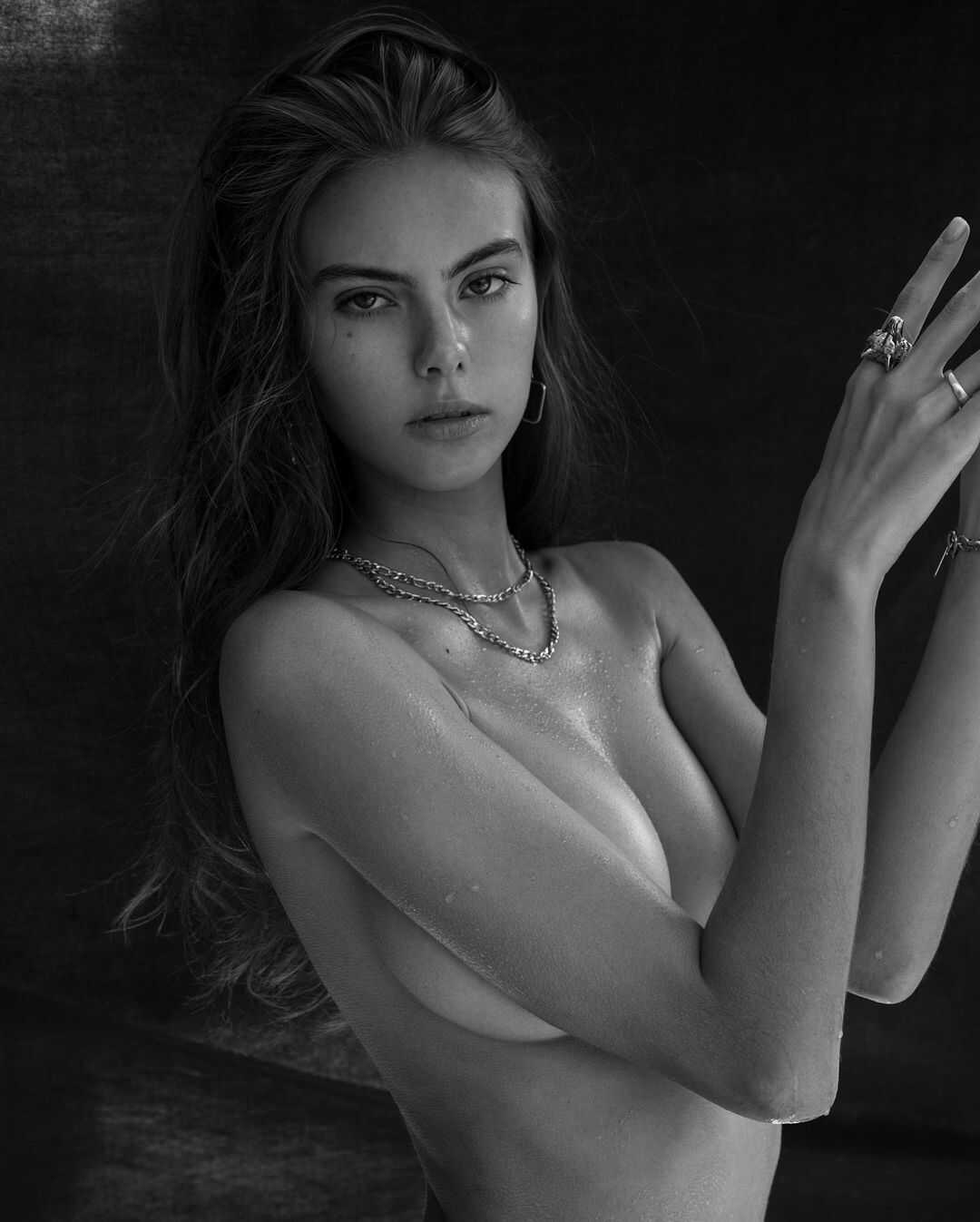 Η μουνάρα μοντέλο Kate Demianova σε σέξυ φωτογραφίες