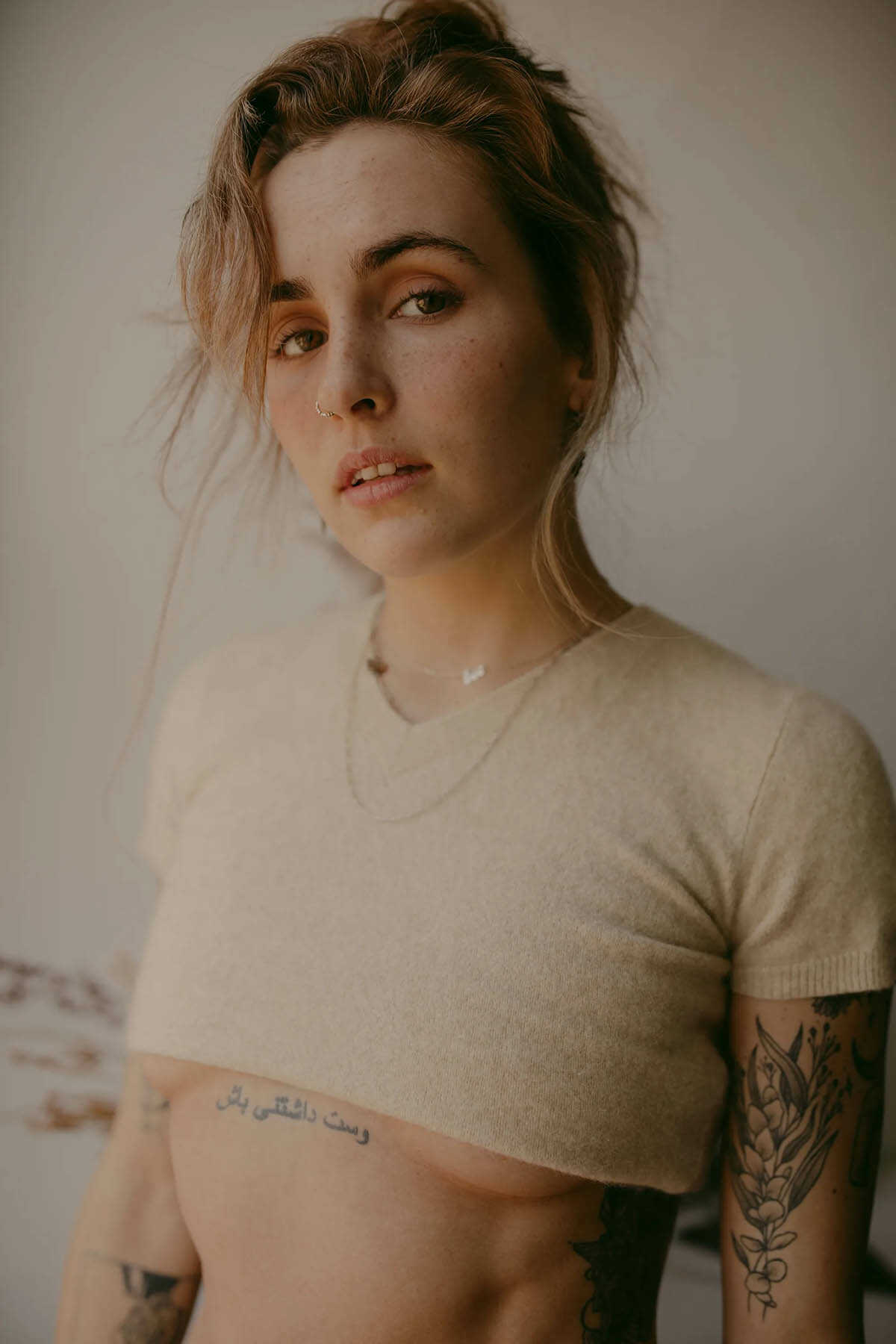 Σέξι topless φωτογραφίες της Brynn Sweetrain