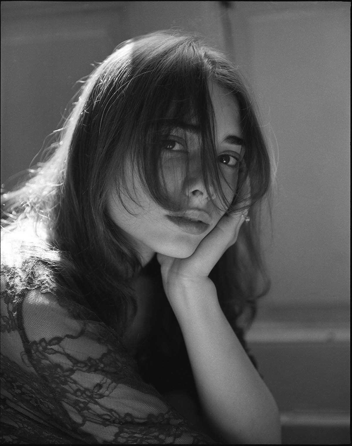 Το νεαρό μοντέλο Polina Korzun σε γυμνές φωτογραφίες
