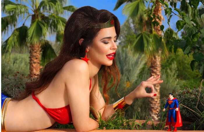 Γυμνές σούπερ ήρωες η Fanny Beladona και DDDomini