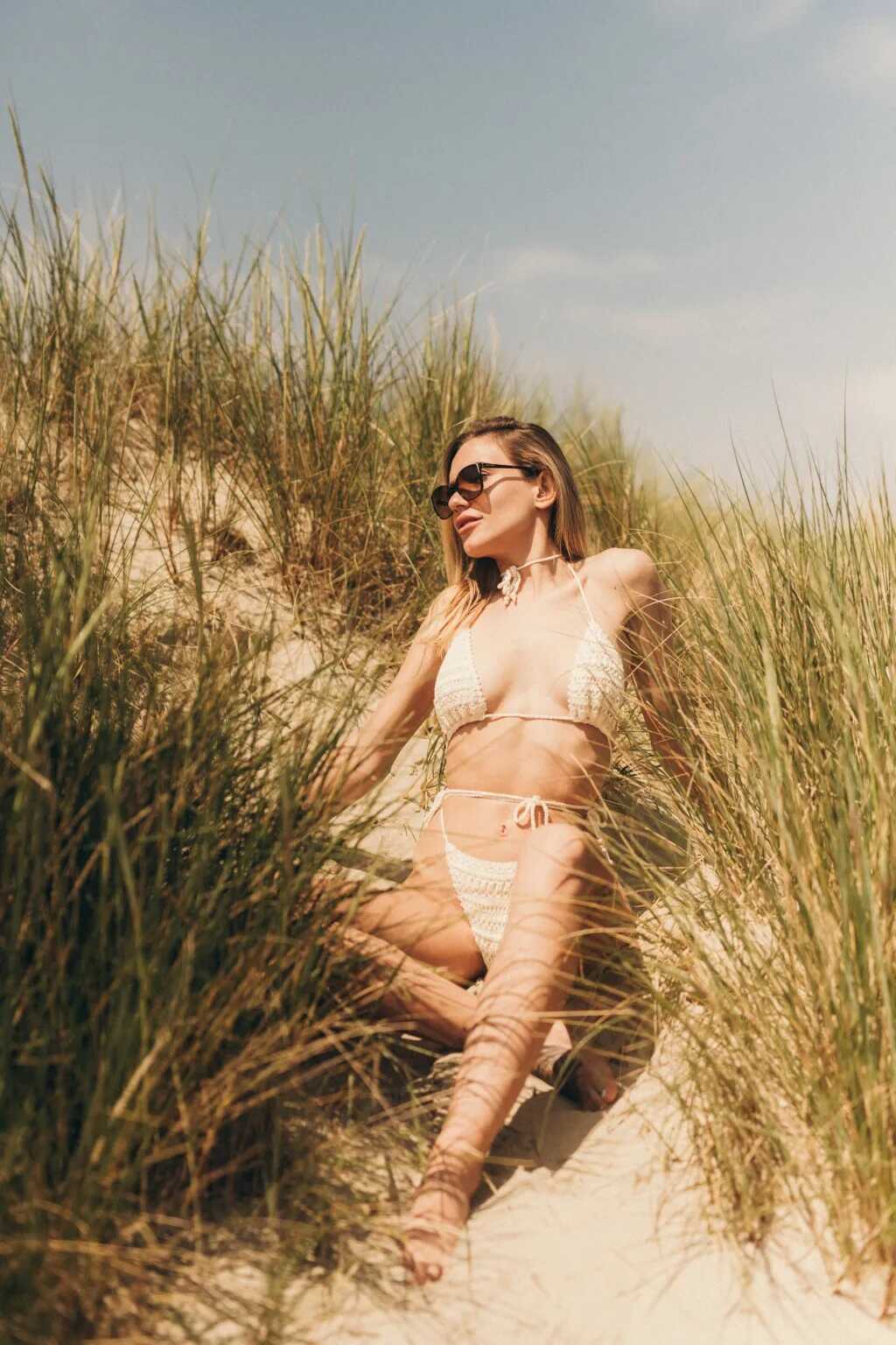 Η μουνάρα μοντέλο Karolina σε topless φωτογραφίες