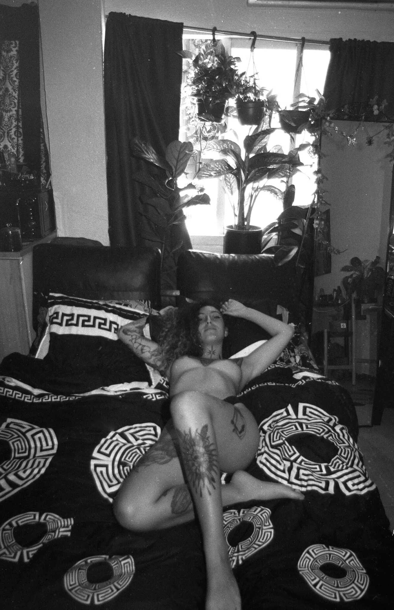 Γυμνές bondage φωτογραφίες της Edin Karyn