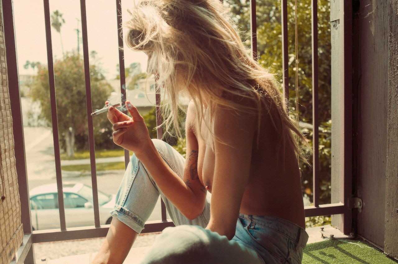 Γυμνές φωτογραφίες της μουνάρας Sahara Ray