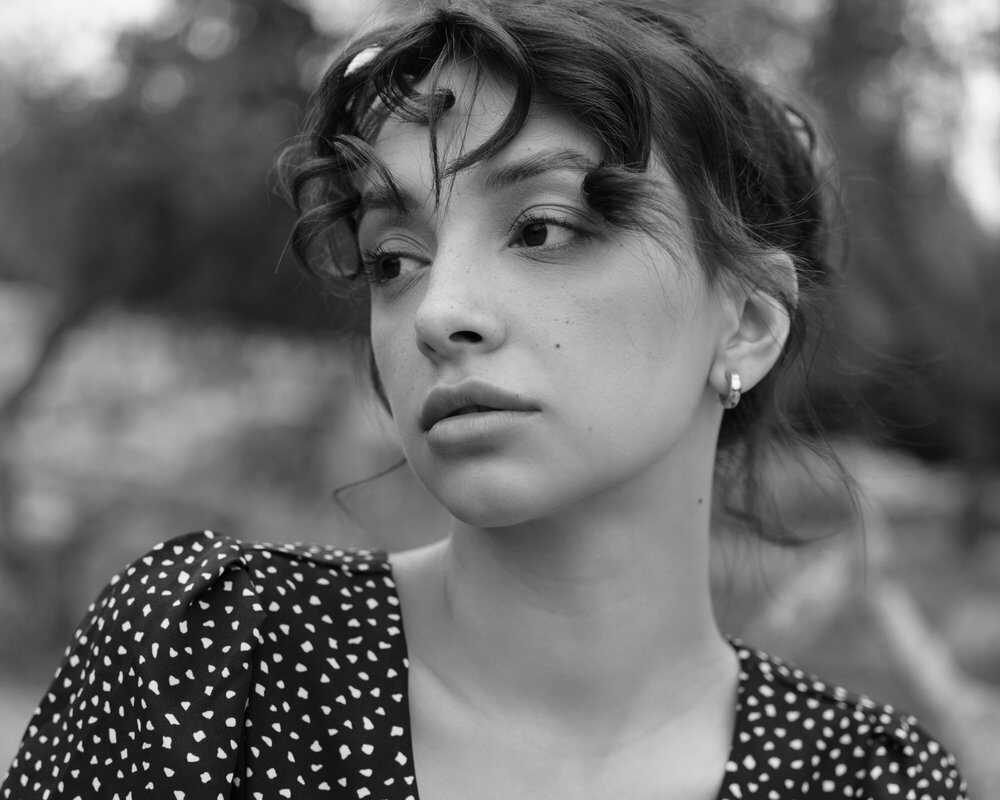 Topless φωτγογραφίες της νεαρής μοντέλου Olivia Linz