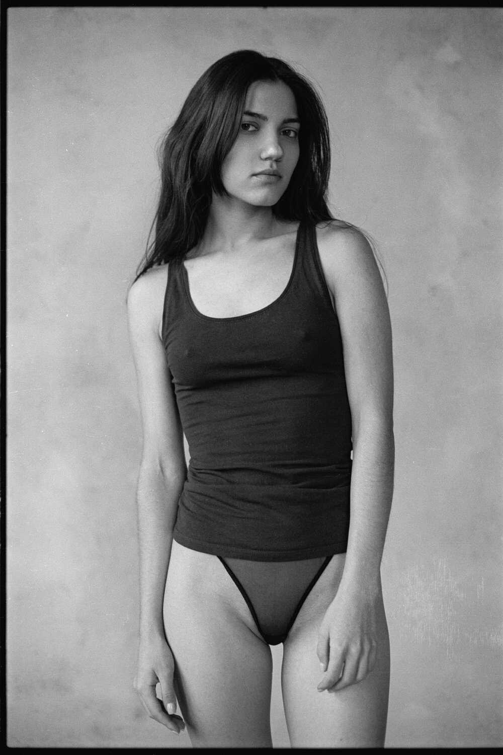 Γυμνές φωτογραφίες της νεαρής μουνάρας Sonya G
