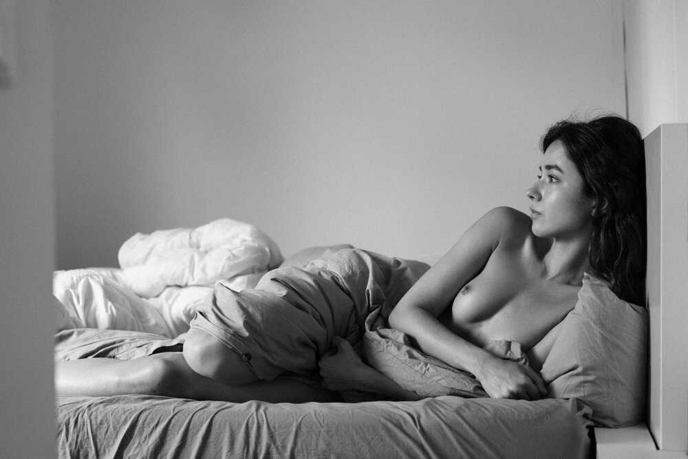 Η νεαρή μοντέλο Julia Slip σε γυμνή φωτογράφηση