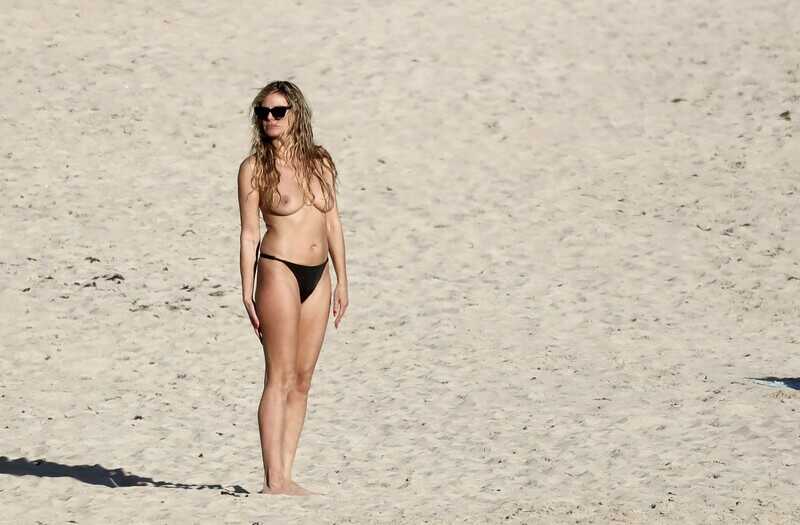 Topless φωτογραφίες της Heidi Klum στην παραλία