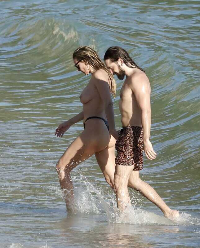 Topless φωτογραφίες της Heidi Klum στην παραλία