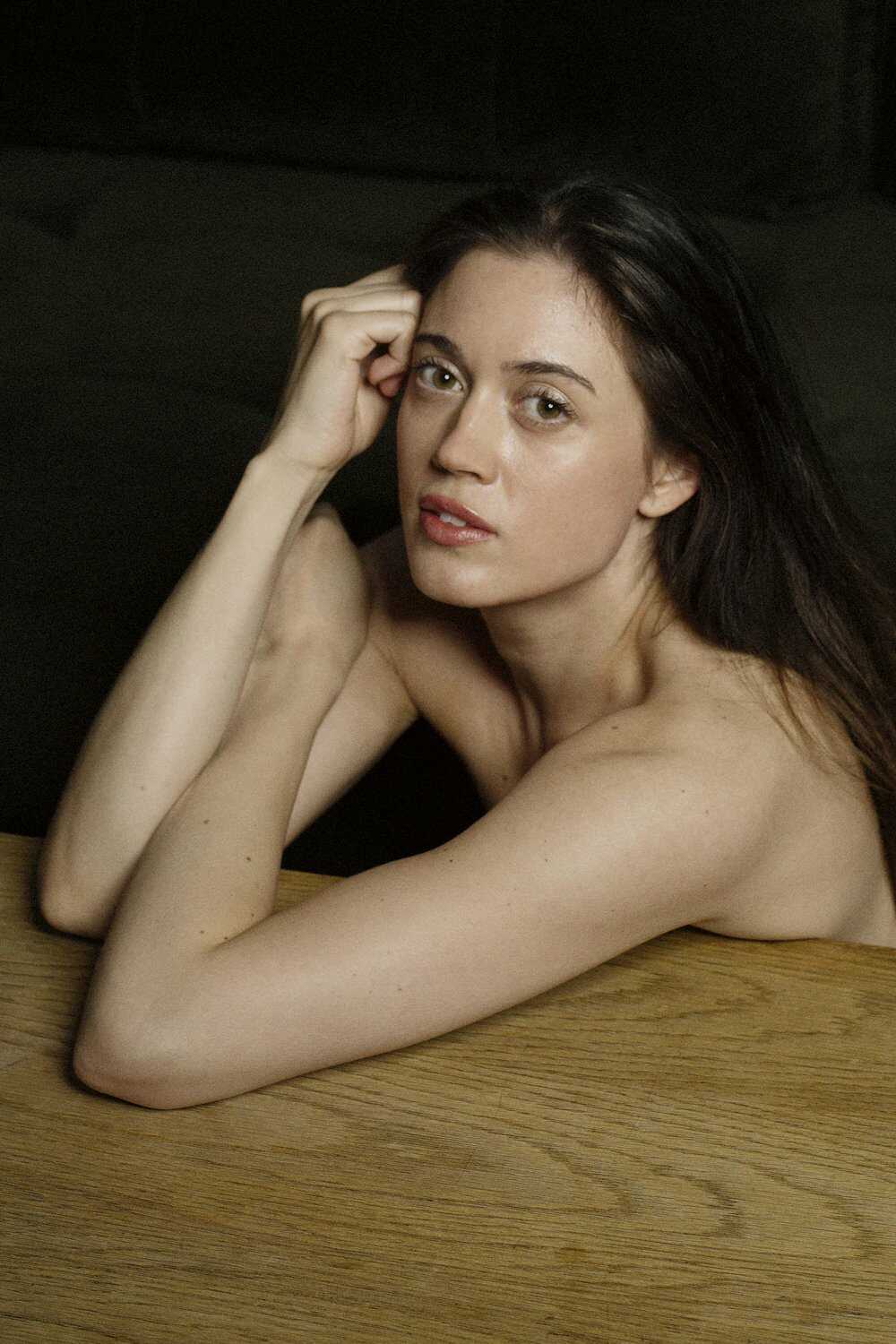 Η σέξι μοντέλο και χορεύτρια Brenda topless