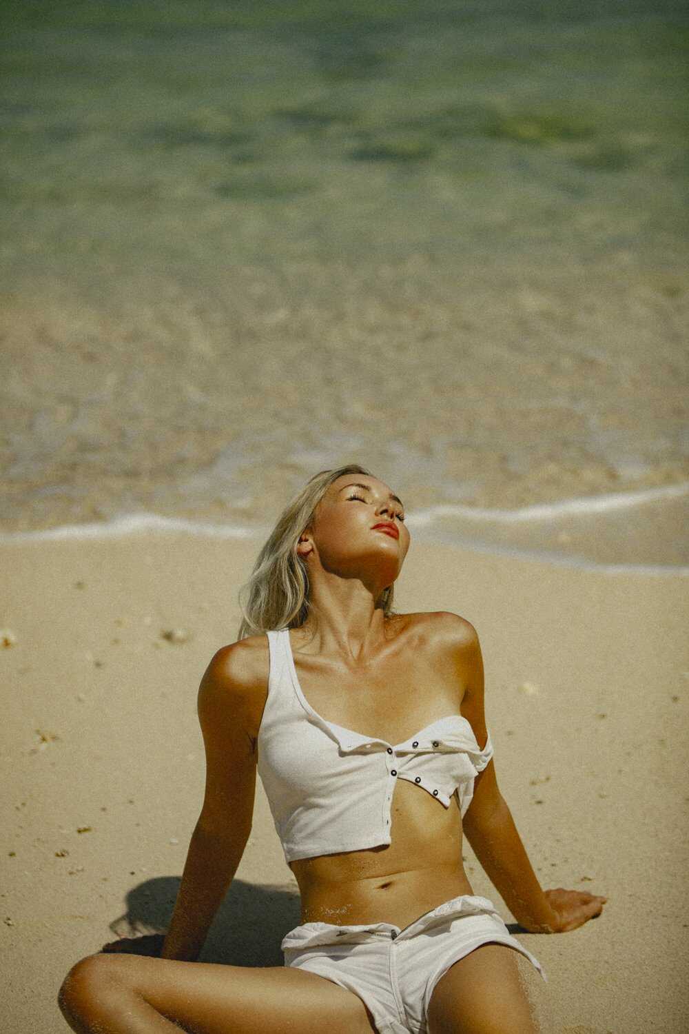 Η μουνάρα μοντέλο Emily Lechthaler σε γυμνές φωτογραφίες